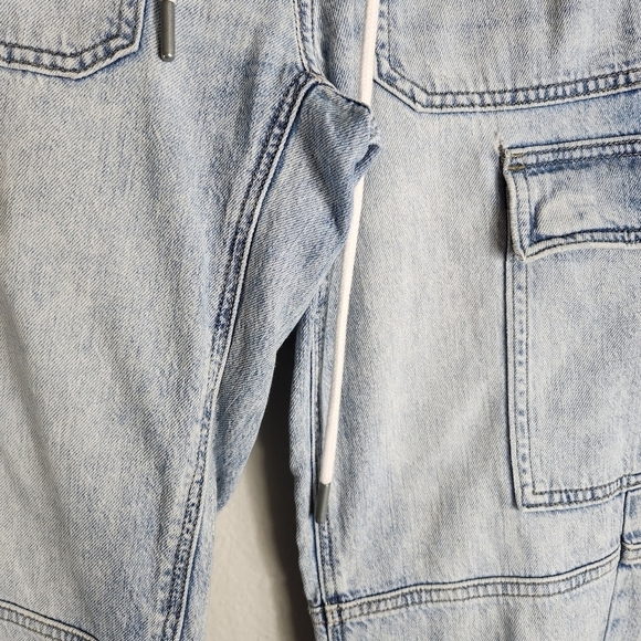 American Eagle Drawstring Waist Light Wash Chambray Cargo Joggers-Size 00 - Picture 5 of 15